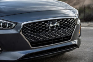 Hyundai Elantra GT 2018: la nuova generazione debutterà al Chicago Auto Show [TEASER]