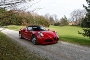 Alfa Romeo 4C Spider, piccola supercar o opera incompiuta? [PROVA SU STRADA]