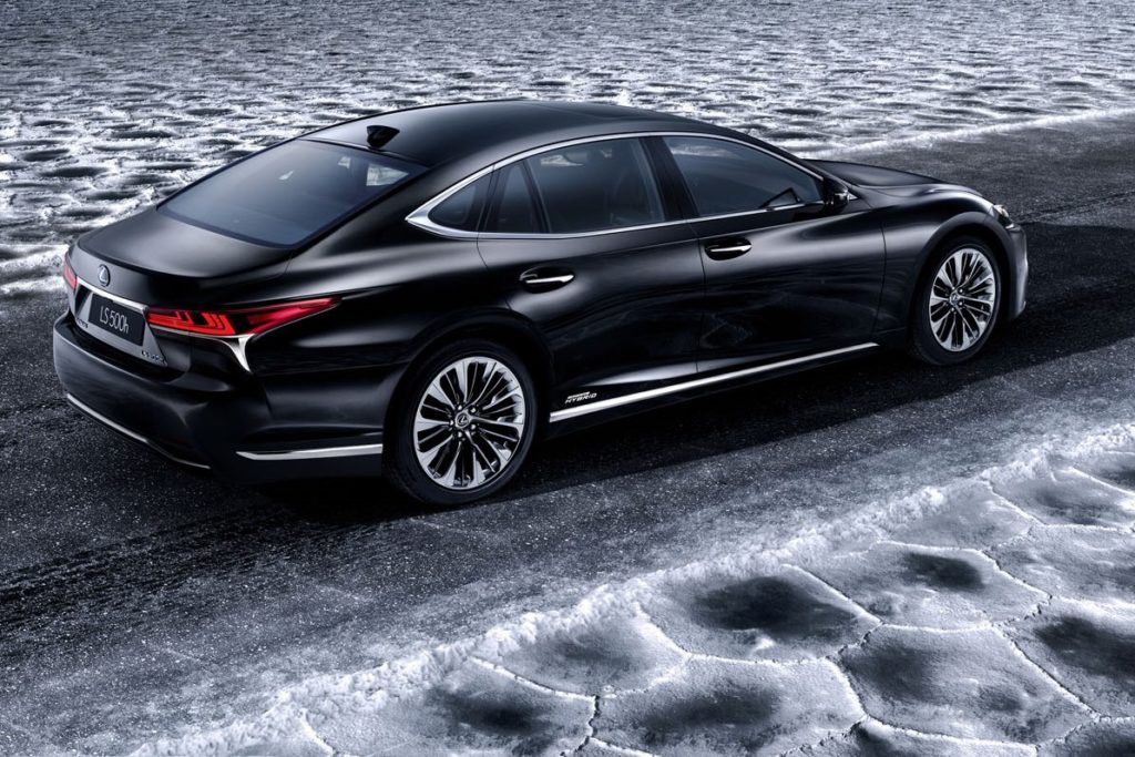 Lexus LS 500h Hybrid, eleganza ed efficienza per l’ammiraglia che debutta al Salone di Ginevra