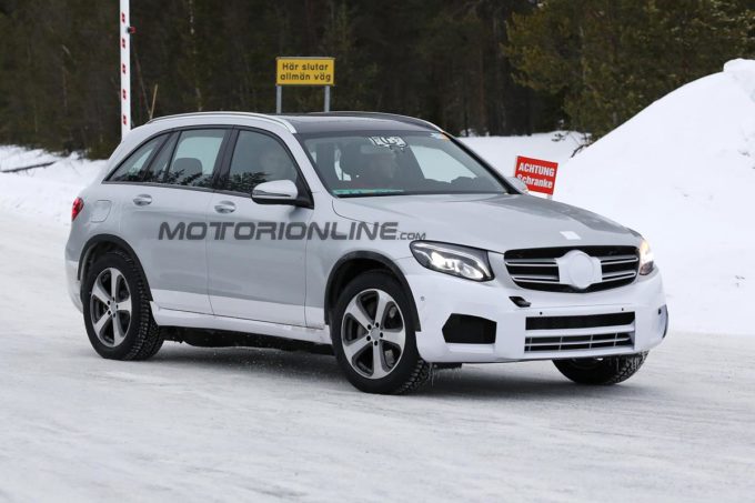 Mercedes - Prototipo su piattaforma EVA - Foto spia 03-02-2017