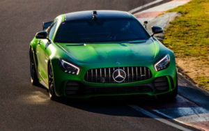 Mercedes AMG GT R: giro record tra i saliscendi di Mount Panorama [VIDEO]