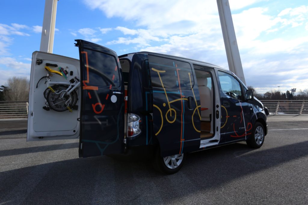 Nissan presenta il rivoluzionario ufficio mobile e-NV200