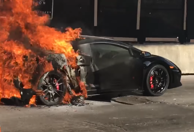 Lamborghini Gallardo LP 570-4 Superleggera: un esemplare a fuoco a Miami [VIDEO]