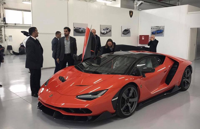 Lamborghini Centenario, consegnato il primo esemplare: il proprietario è un emiratino