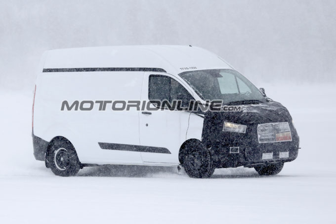 Ford Transit restyling foto spia 1 Marzo 2017