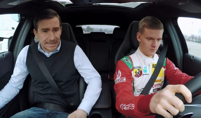 Per Mick Schumacher è tempo di prendere la patente con la Mercedes-AMG A 45 [VIDEO]