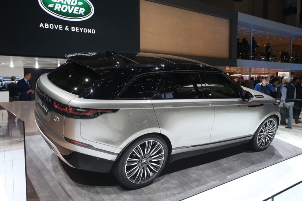 Salone di Ginevra: Range Rover Velar, connubio tra dinamismo e lusso minimale [VIDEO LIVE]