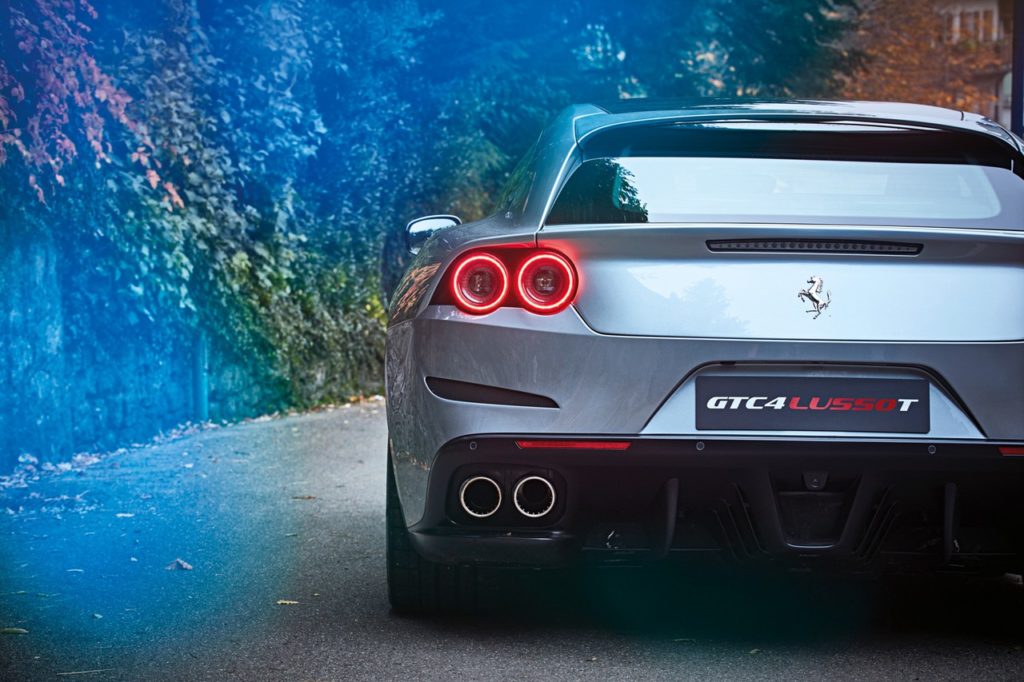 Ferrari GTC4Lusso T: Kimi Raikkonen la guida così [VIDEO]