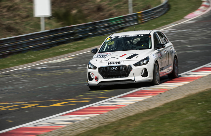 Hyundai i30 N: prove generali nel VLN2 per la 24 Ore del Nürburgring