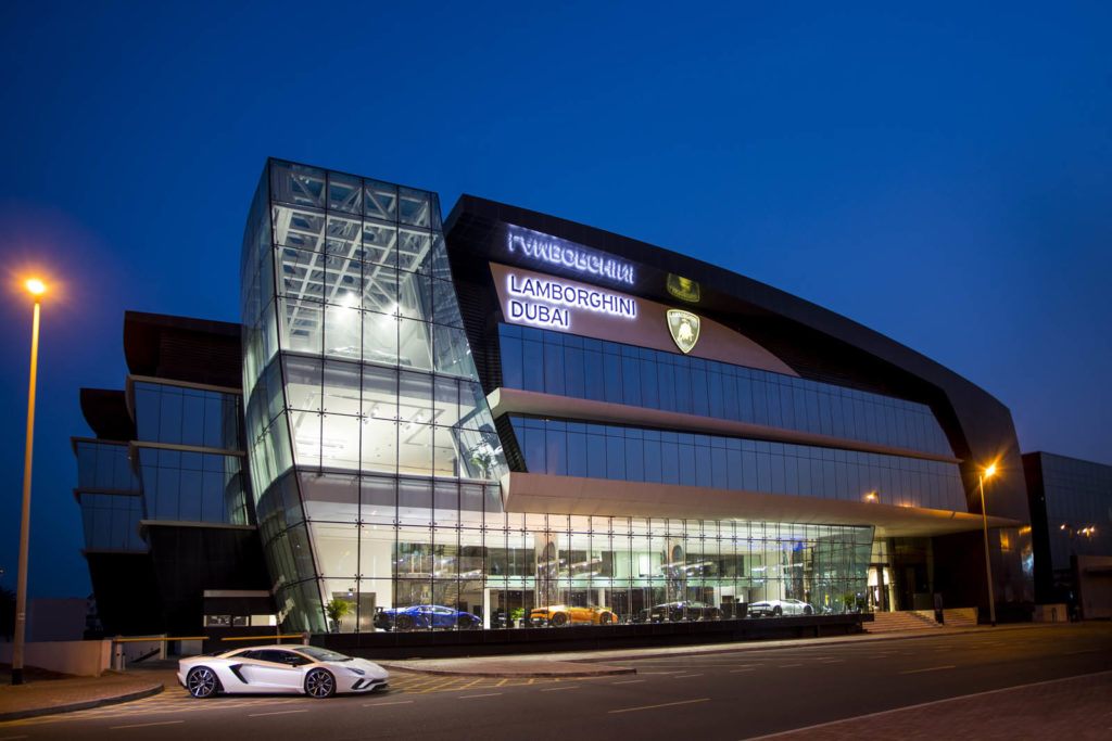 Lamborghini ha aperto a Dubai lo showroom più grande al mondo