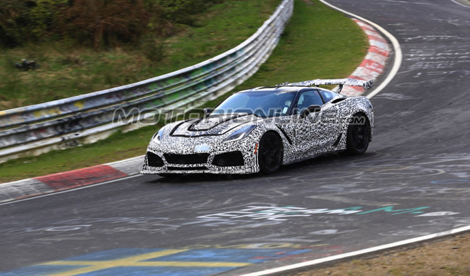 Chevrolet Corvette ZR1 MY 2018: un esemplare di prova in azione all’Inferno Verde [VIDEO SPIA]