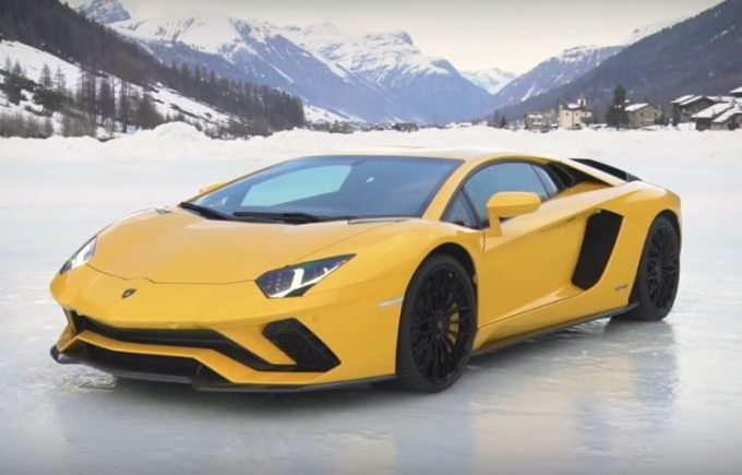 Lamborghini Aventador S: evoluzioni mozzafiato ad alta quota [VIDEO]