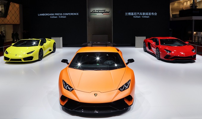 Lamborghini al Salone di Shanghai 2017 con la Huracan Performante e l’Aventador S [FOTO]