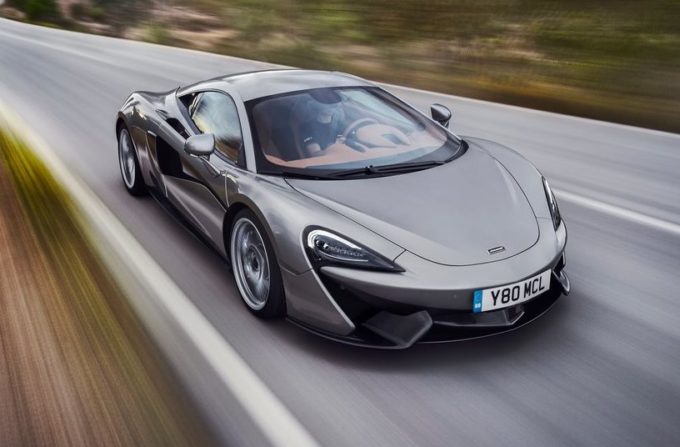 McLaren 570S in azione tra i tornanti di Montserrat [VIDEO]