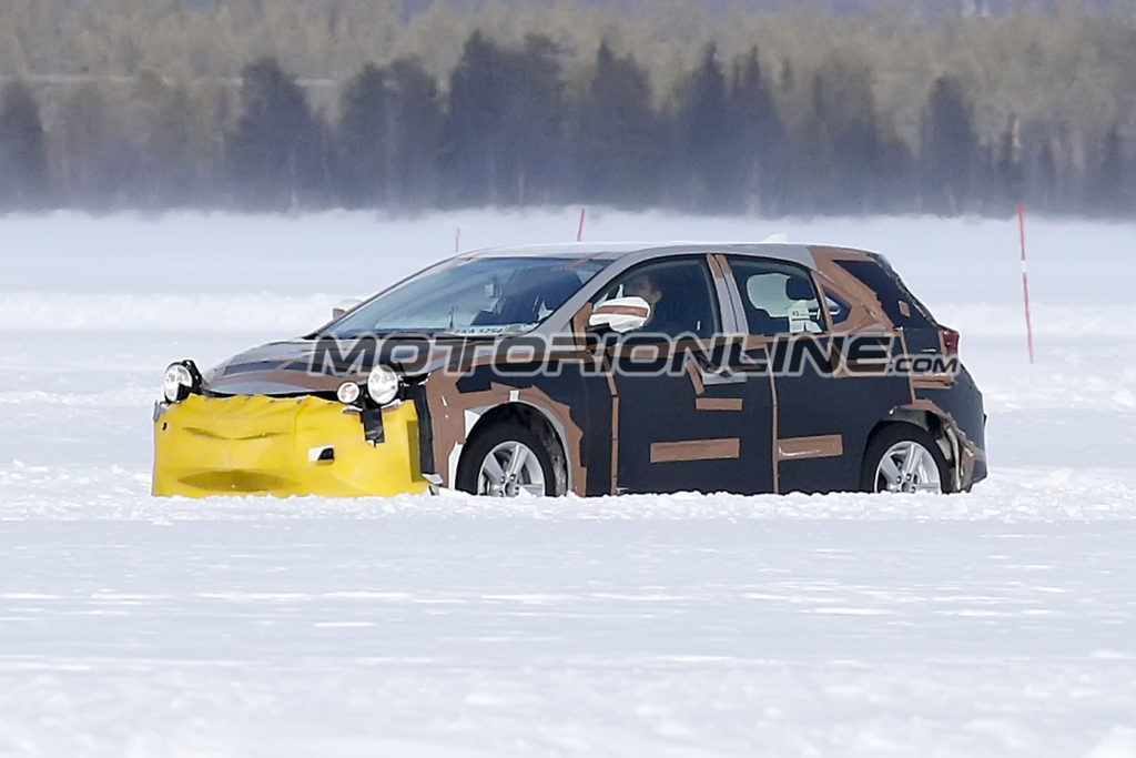 Toyota Auris: inedite immagini del nuovo modello [FOTO SPIA]