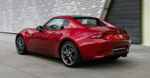 Mazda MX-5 RF protagonista al Fuorisalone 2017 [FOTO]