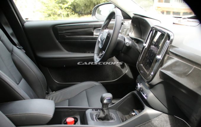 Volvo XC40: immagini inedite degli interni [FOTO SPIA]