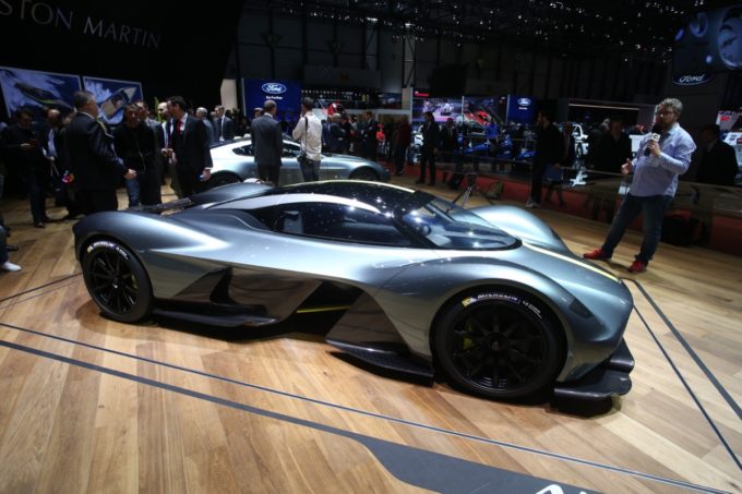 Aston Martin Valkyrie: sedili su misura per ogni cliente