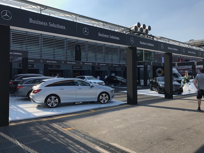 Mercedes-Benz e Smart, la strada del futuro parla e lo fa con l’elettrico [VIDEO]