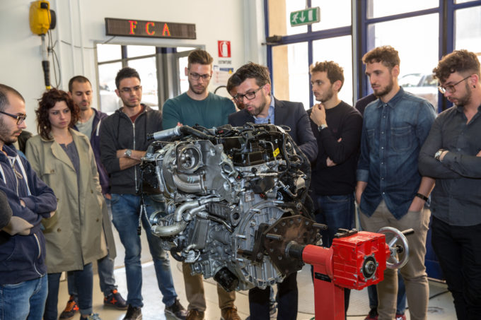 Mopar illustra i nuovi motori Alfa Romeo ai futuri ingegneri