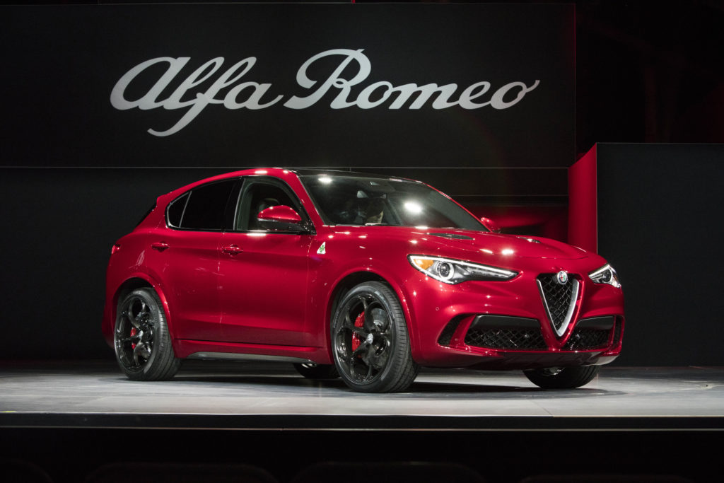 Alfa Romeo Stelvio: il 50% dei nuovi clienti prima aveva in garage Audi, BMW, Mercedes e Porsche