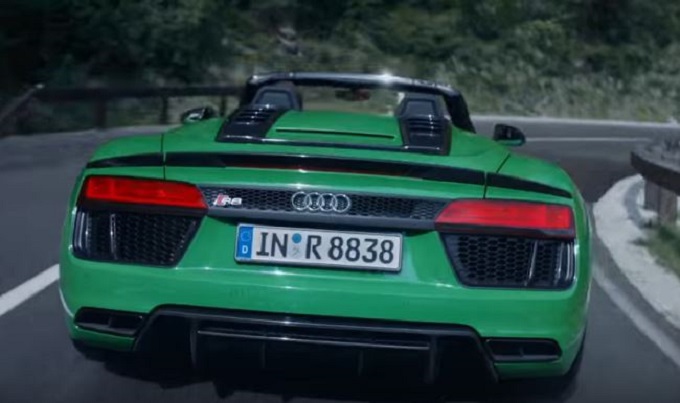 Audi R8 Spyder V10 Plus: esibizione di potenza in altura [VIDEO]