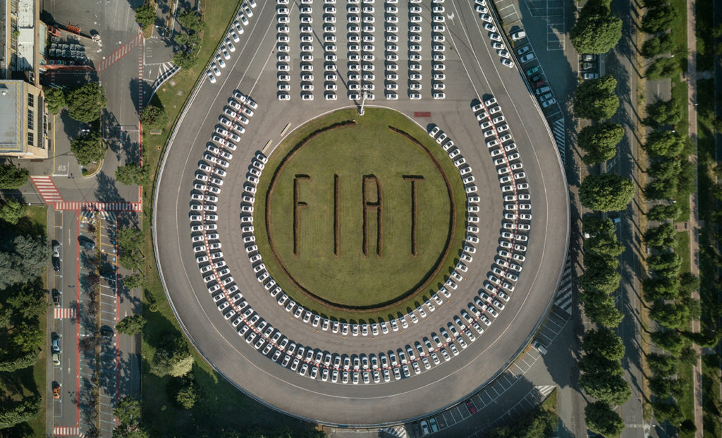 Fiat ed Esselunga firmano un record da guiness: consegnate 1.495 Fiat 500 in meno di 48 ore [VIDEO]