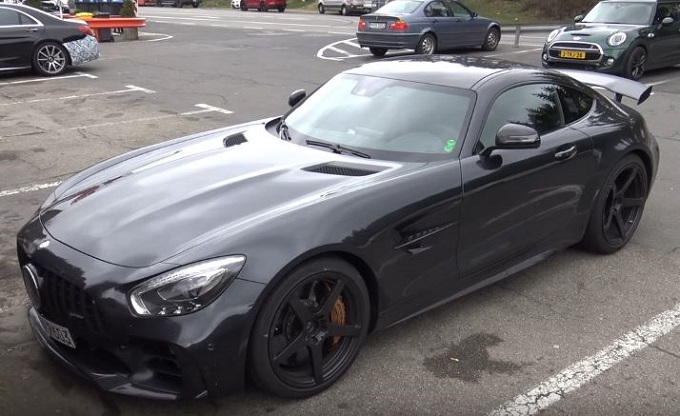 Mercedes AMG GT R: continuano i collaudi al Nürburgring [VIDEO]