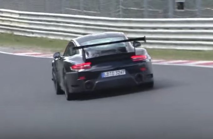 Nuova Porsche 911 GT2 RS filmata al Nürburgring [VIDEO SPIA]