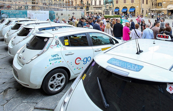 Nissan Leaf: i tassisti italiani scelgono la compatta 100% elettrica