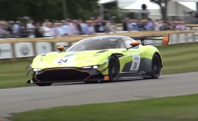 Aston Martin Vulcan AMR Pro: un bolide travolgente in azione a Goodwood [VIDEO]