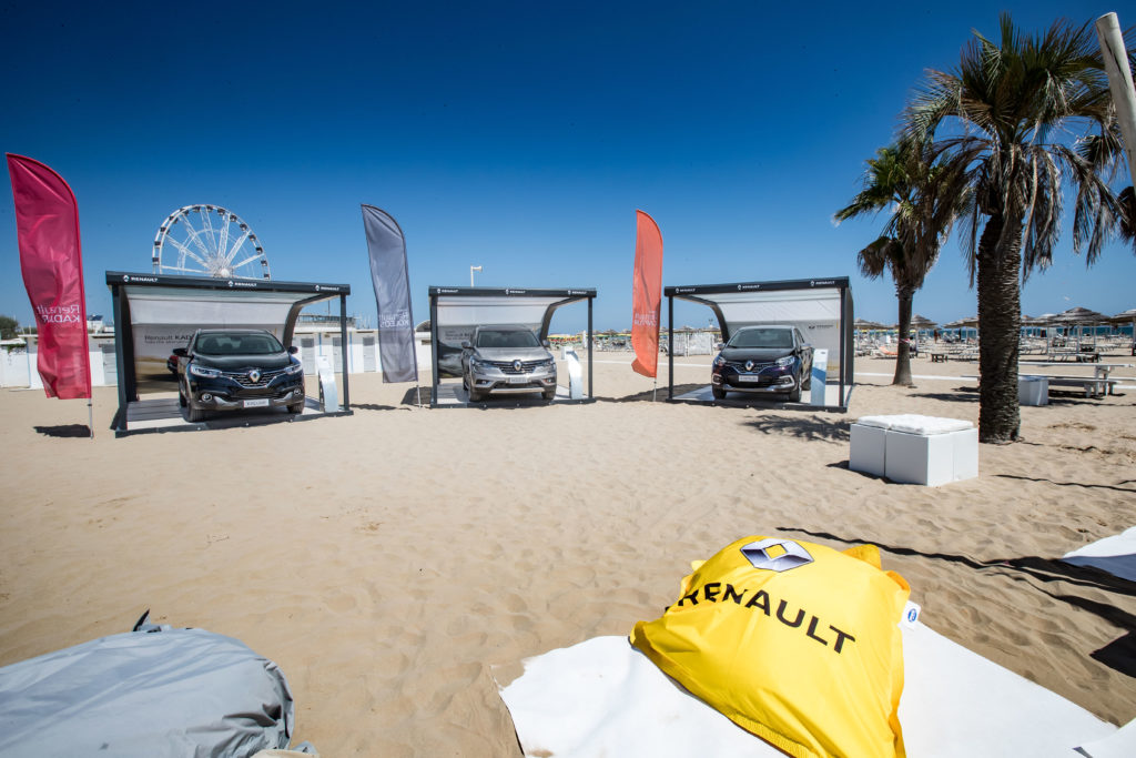 Renault Vertical Summer Tour 2017, la rinnovata gamma crossover gira le spiagge italiane