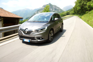 Renault Scenic, c’è spazio per la famiglia! [VIDEO PROVA SU STRADA]