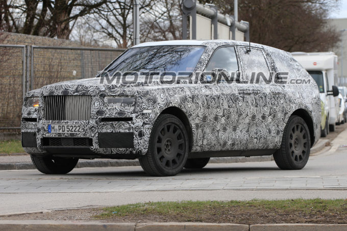 Rolls Royce Cullinan foto spia 15 Luglio 2017