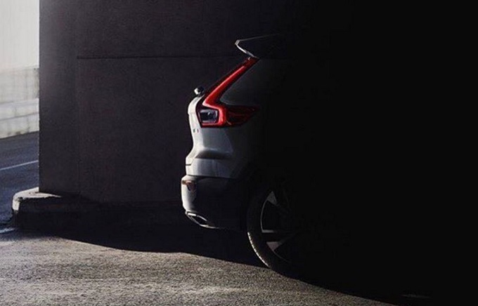 Volvo XC40, il posteriore svelato da un’immagine sfuggita online