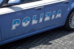 Si appartano a fare sesso in auto, beccati dalla Polizia: per loro multa di 10.000 euro