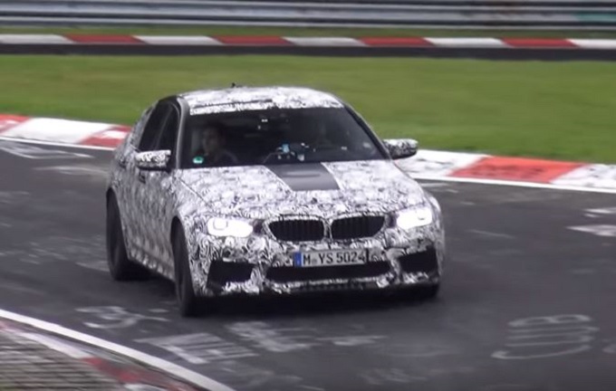 Nuova BMW M5, test drive al Nürburgring con fuori programma [VIDEO SPIA]