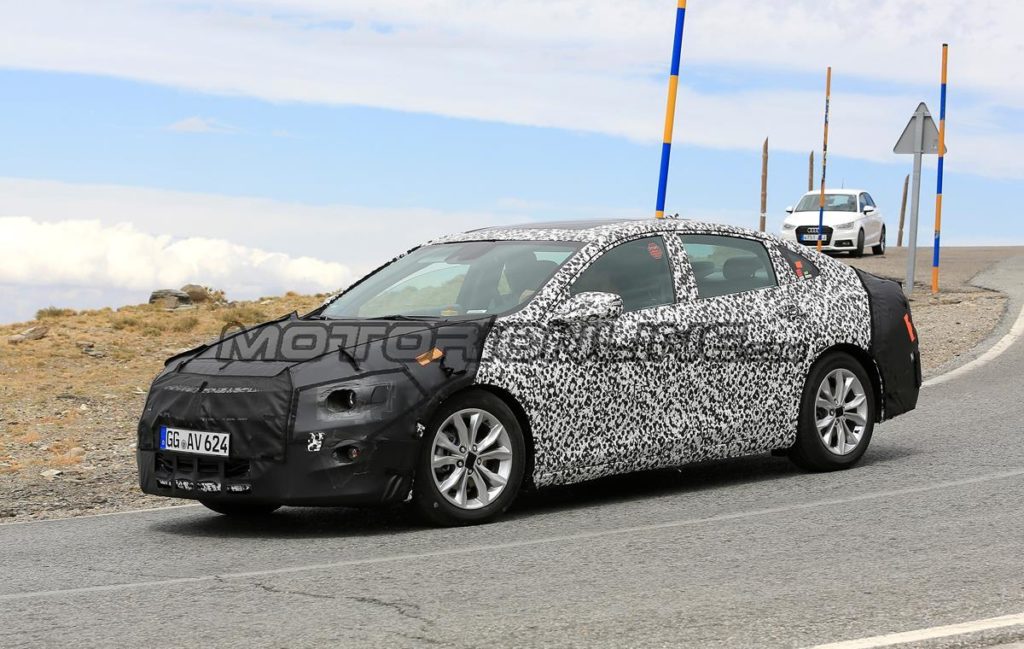 Nuova Chevrolet Malibu catturata durante i test [FOTO SPIA]