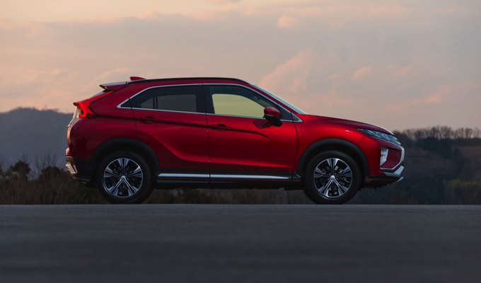 Mitsubishi Eclipse Cross: suggestiva presentazione durante l’eclissi in Nord America [FOTO E VIDEO]