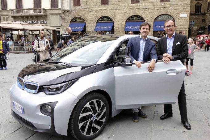 BMW i3: consegnato un esemplare dell’elettrica al Sindaco di Firenze