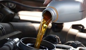 Manutenzione auto: come si cambia l’olio?