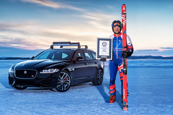 Jaguar XF Sportbrake: impresa da record mondiale sul ghiaccio [VIDEO]