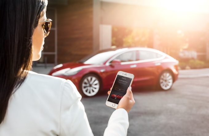 Tesla Model 3: le classiche chiavi dell’auto sono al capolinea?