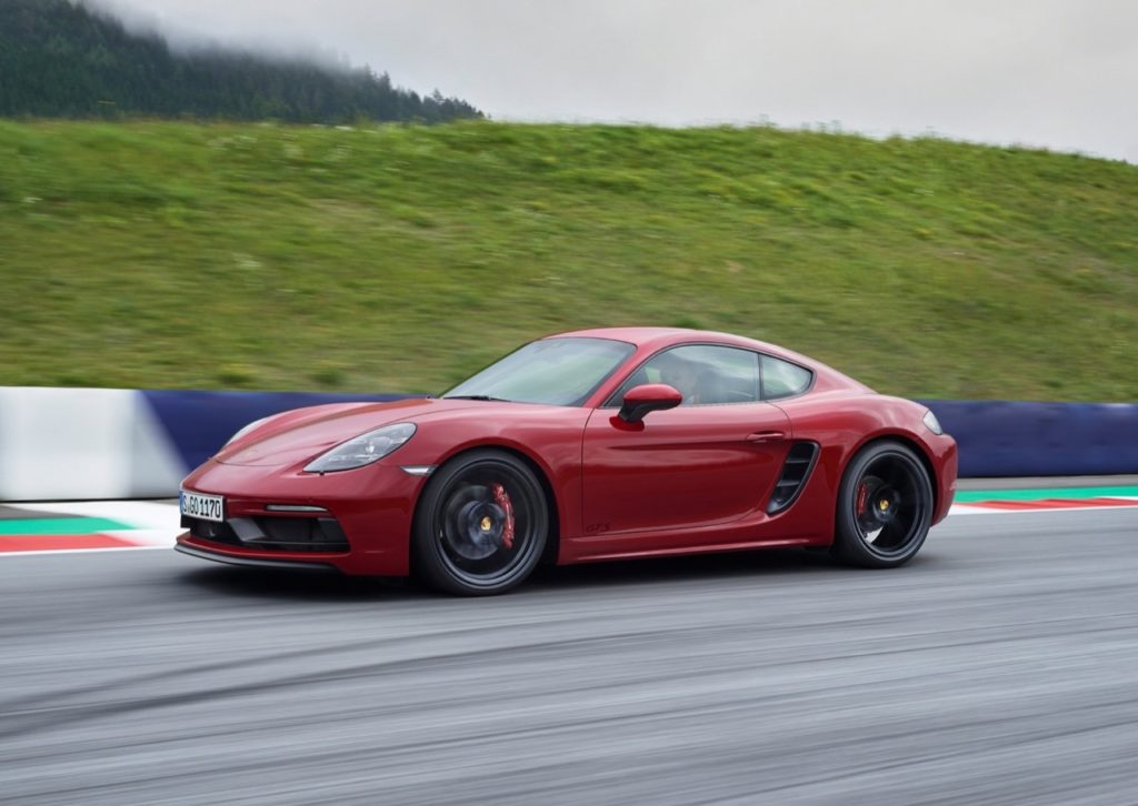 Porsche 718 GTS, i nuovi modelli sportivi di Cayman e Boxster in azione [VIDEO]