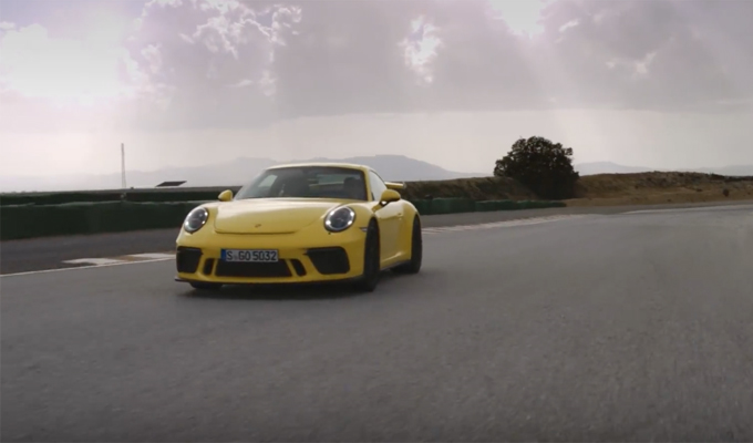 Nuova Porsche 911 GT3: la potenza della guida spiegata da Walter Röhrl [VIDEO]