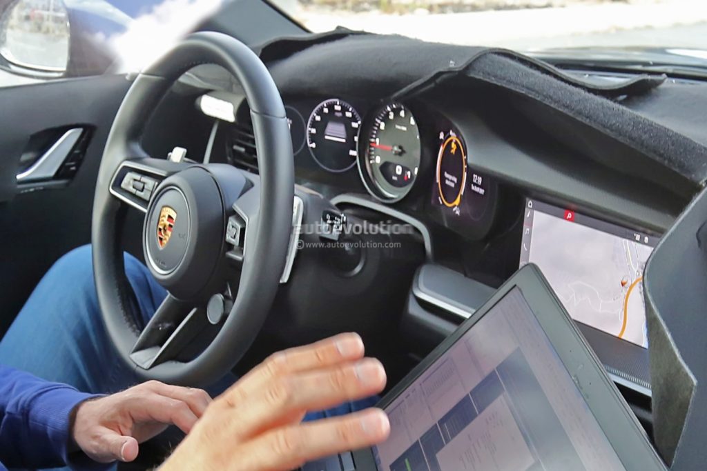 Nuova Porsche 911: fotografato il quadro strumenti [FOTO SPIA]