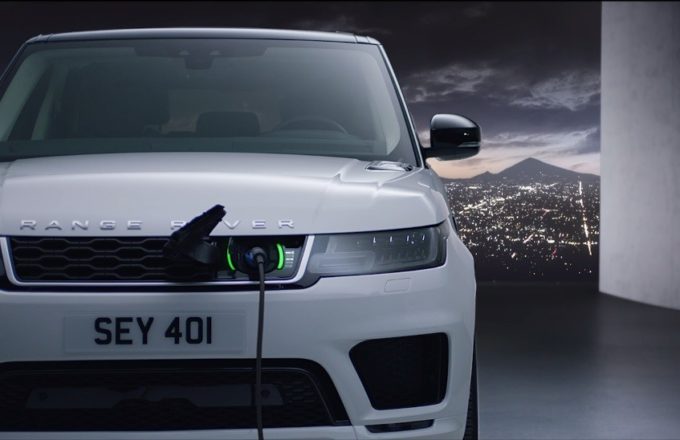 Range Rover Sport P400e, l’efficienza dell’ibrido segna la nuova era del SUV britannico [VIDEO]