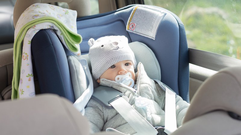 Bambini in auto: come prevenire influenza e raffreddori