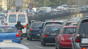 Il valore delle polveri sottili supera i 50 µg: arriva il blocco auto a Milano