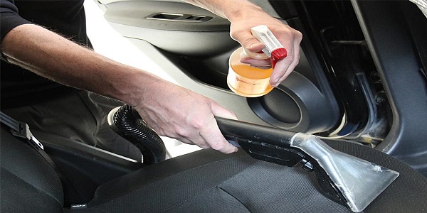 Cattivi odori in auto: come eliminarli